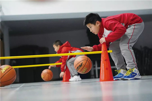 篮球赛学生精彩瞬间